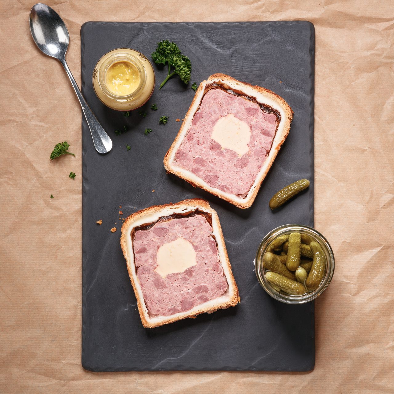 Pâté en croûte fourré au foie gras de canard
