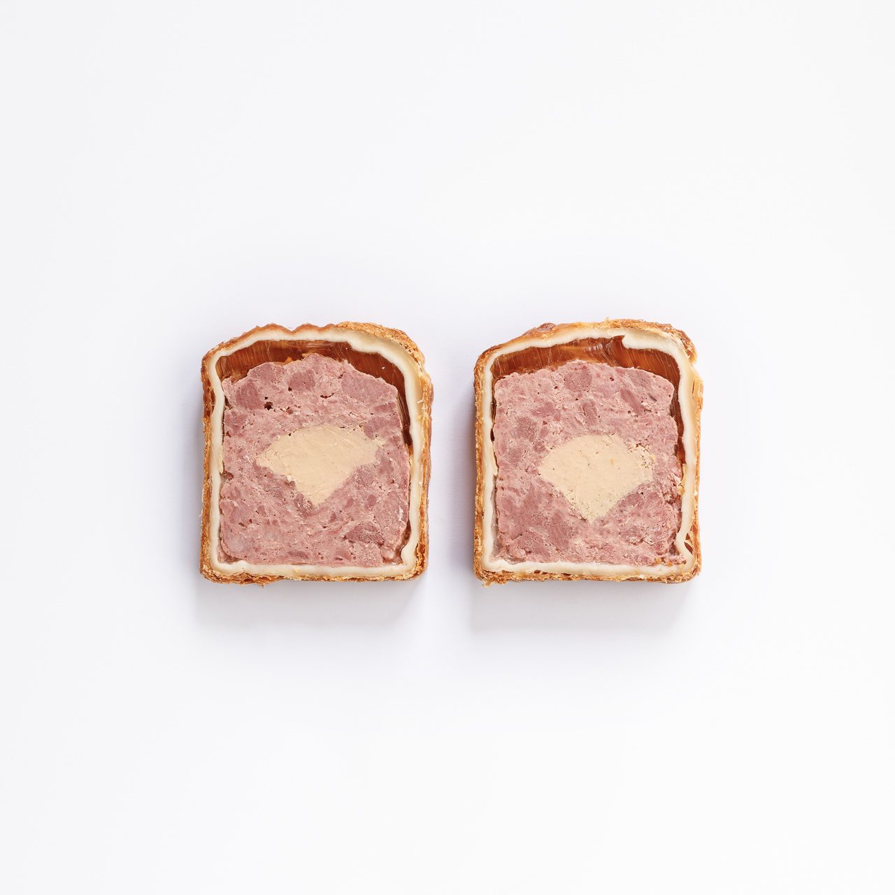 Pâté en croûte fourré à la mousse de foie de canard et pistaches